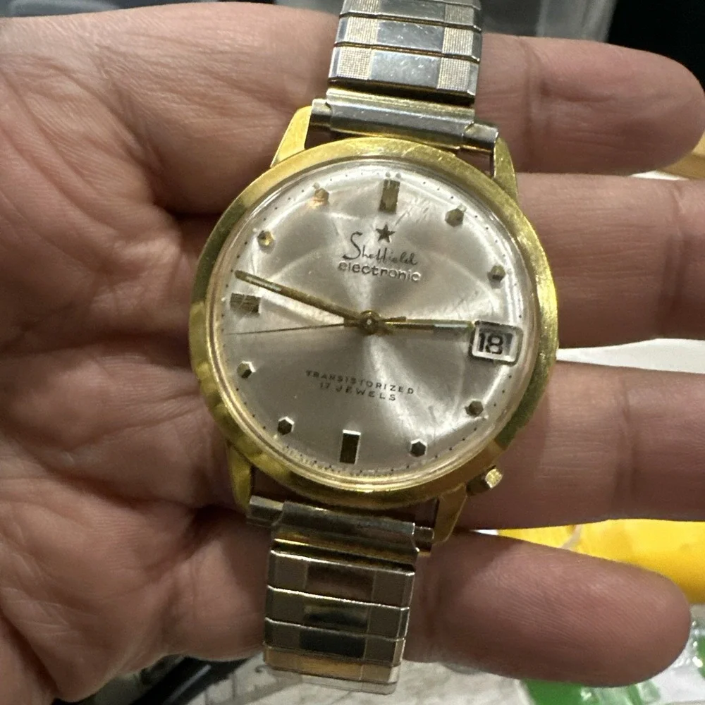 Vintage Sheffield Electronic 37mm Mens Watch Rare Gold Tone Quartz - For Repair